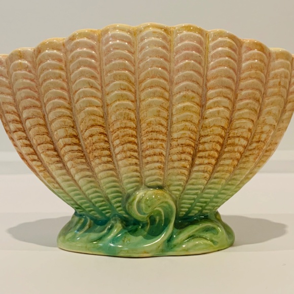 Vintage SylvaC Pottery Mantle Vase, Shell Shape - Picture 2 of 3